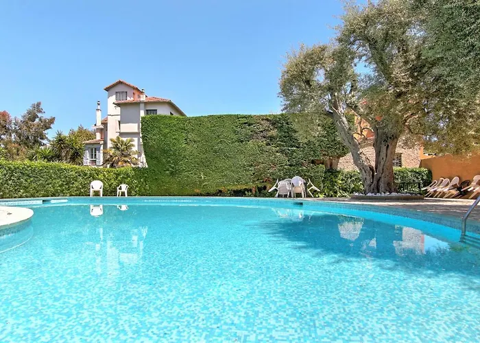 Modern Family Home 5 Min To Beach +Pool +Garage