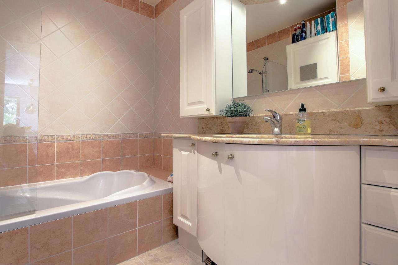 Modern Family 5 Min To +pool +garage Antibes